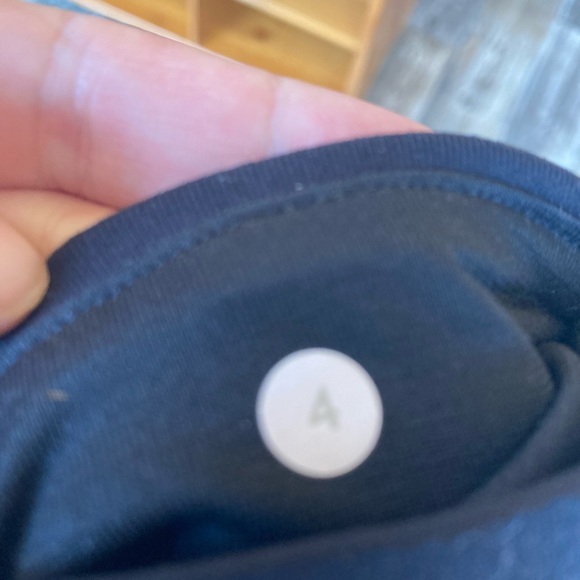 lululemon athletica Women's Black Shorts. Size 4 - Picture 4 of 4